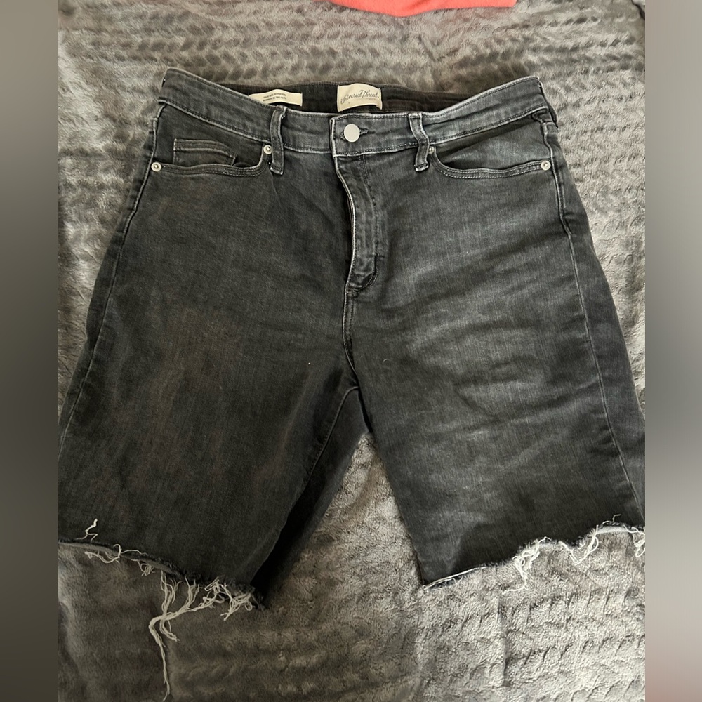 Universal thread Bermuda shorts
